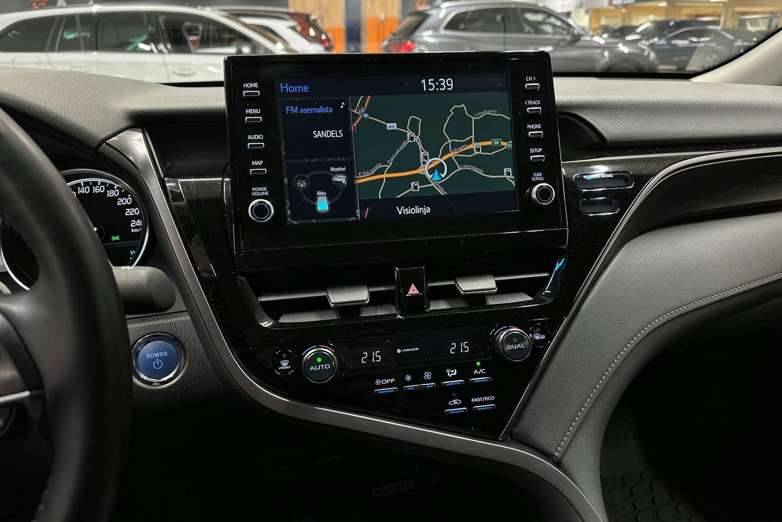 sininen Toyota Camry 2024 kuva 17.