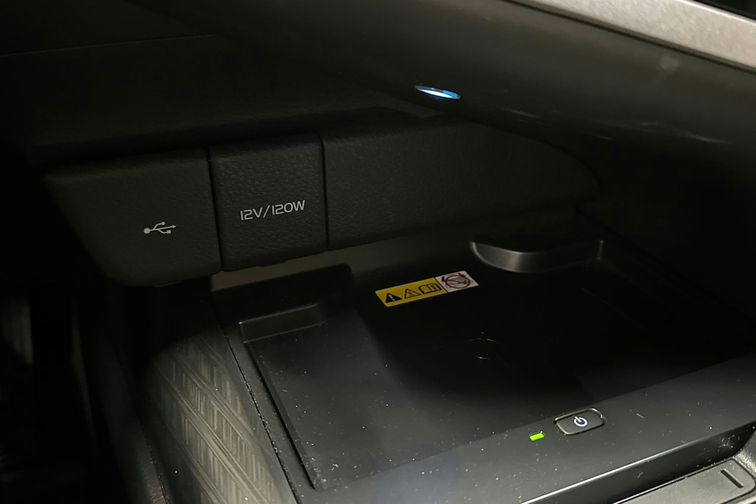 sininen Toyota Camry 2024 kuva 19.