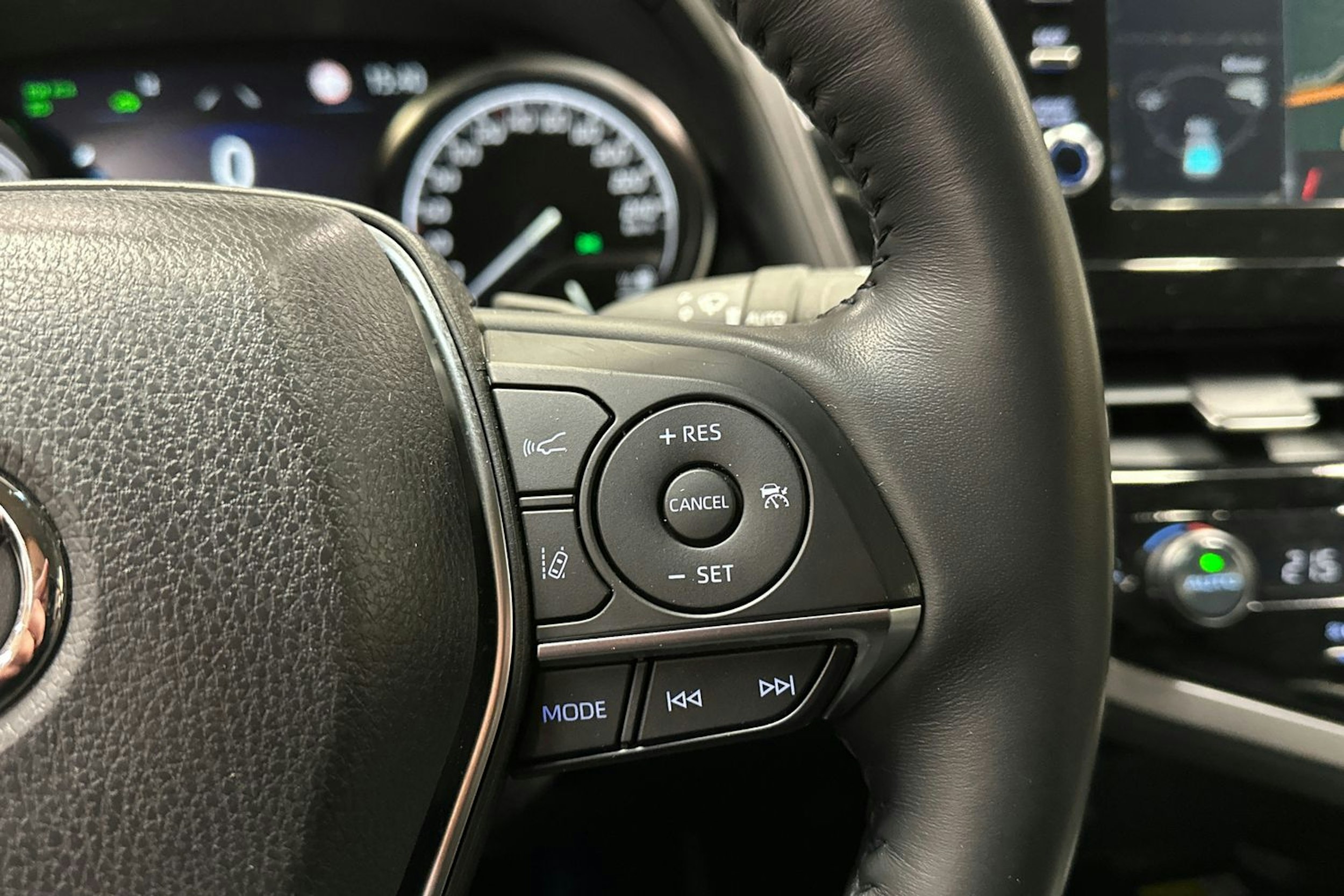 sininen Toyota Camry 2024 kuva 22.