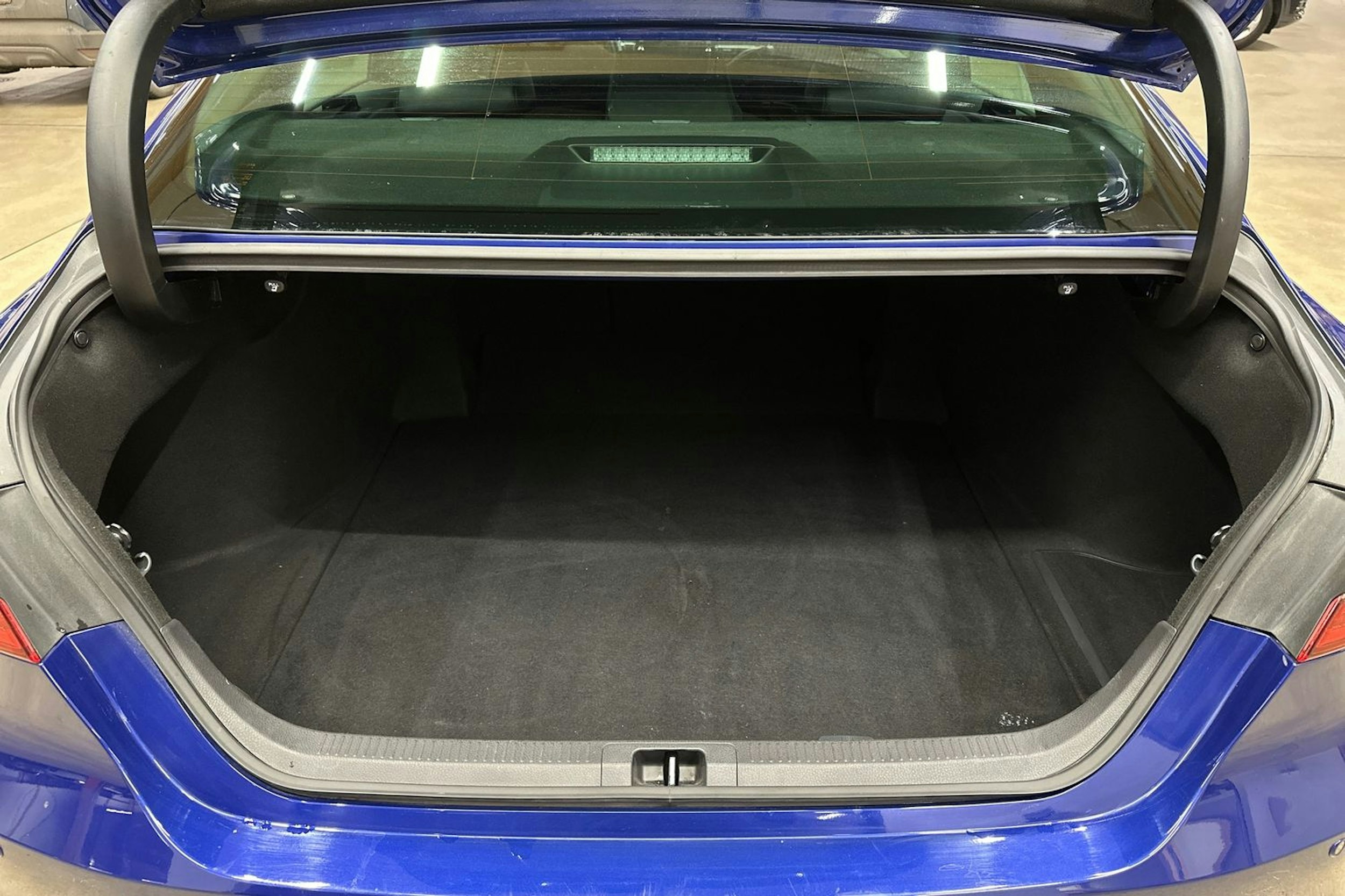 sininen Toyota Camry 2024 kuva 24.