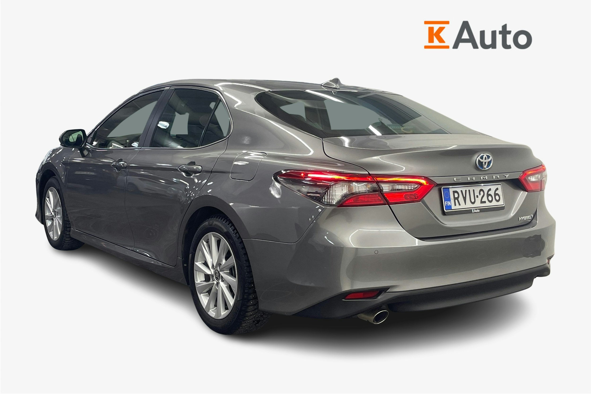 harmaa Toyota Camry 2024 kuva 2.