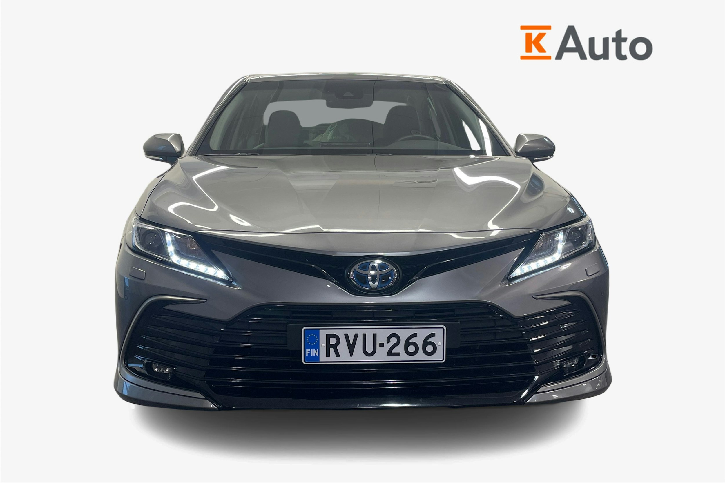 harmaa Toyota Camry 2024 kuva 5.