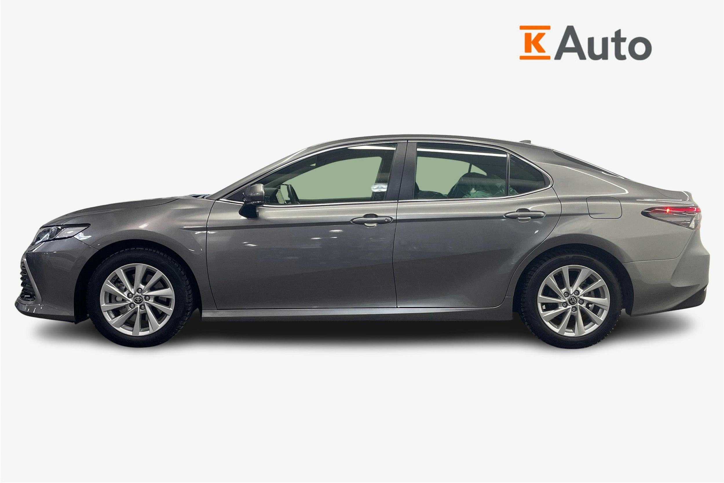 harmaa Toyota Camry 2024 kuva 6.