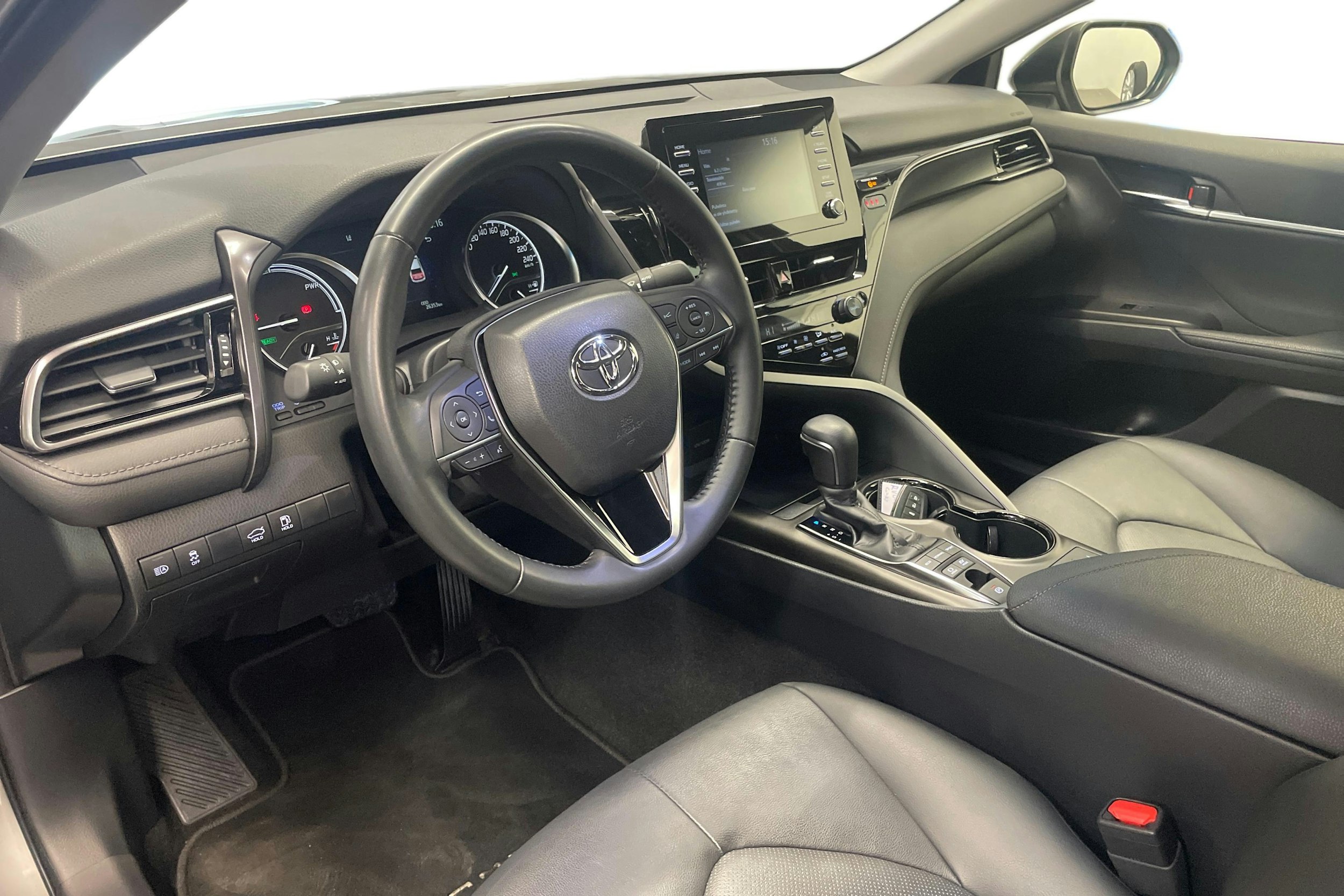 harmaa Toyota Camry 2024 kuva 7.