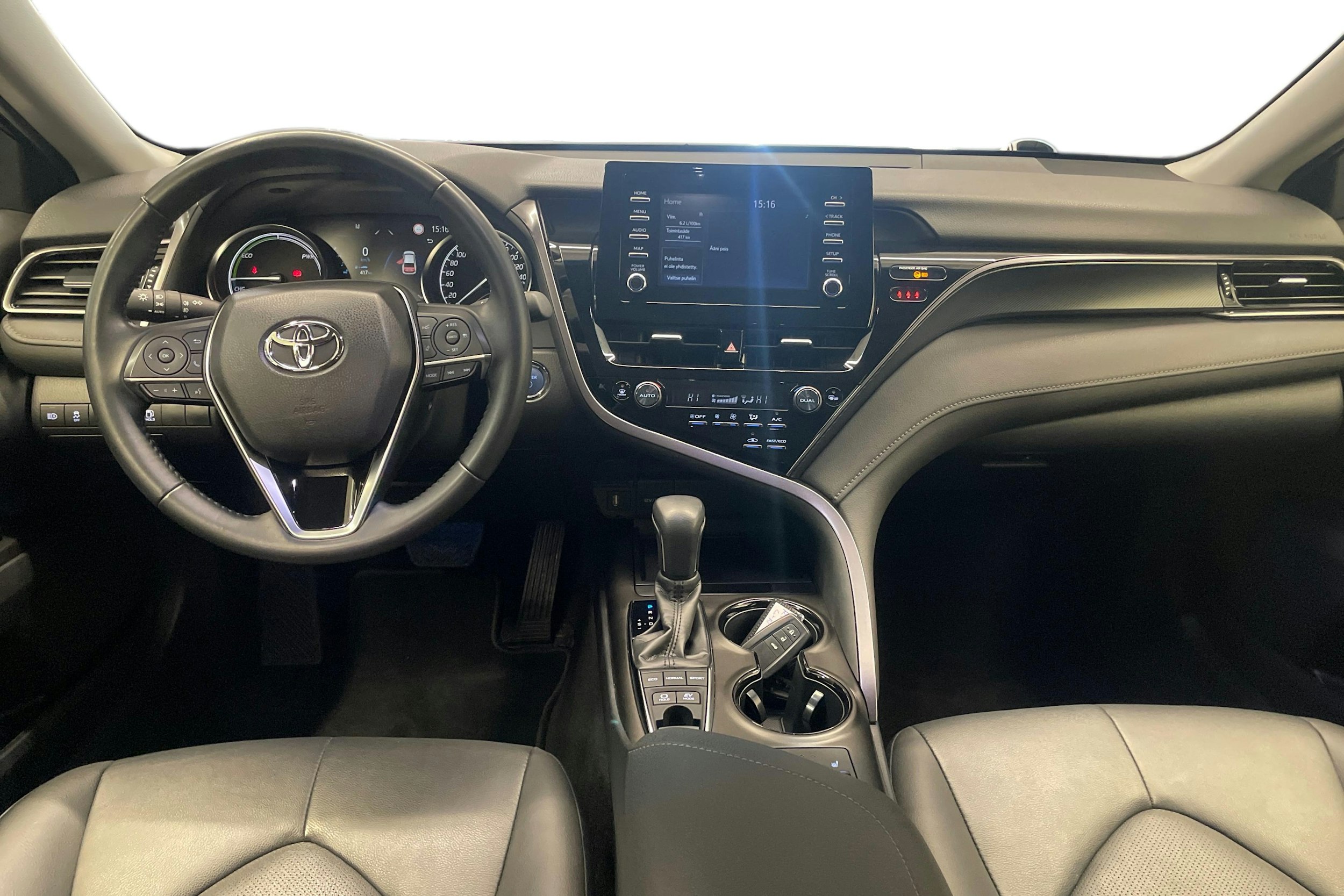 harmaa Toyota Camry 2024 kuva 9.