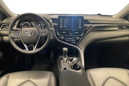 harmaa Toyota Camry 2024 kuva 9.