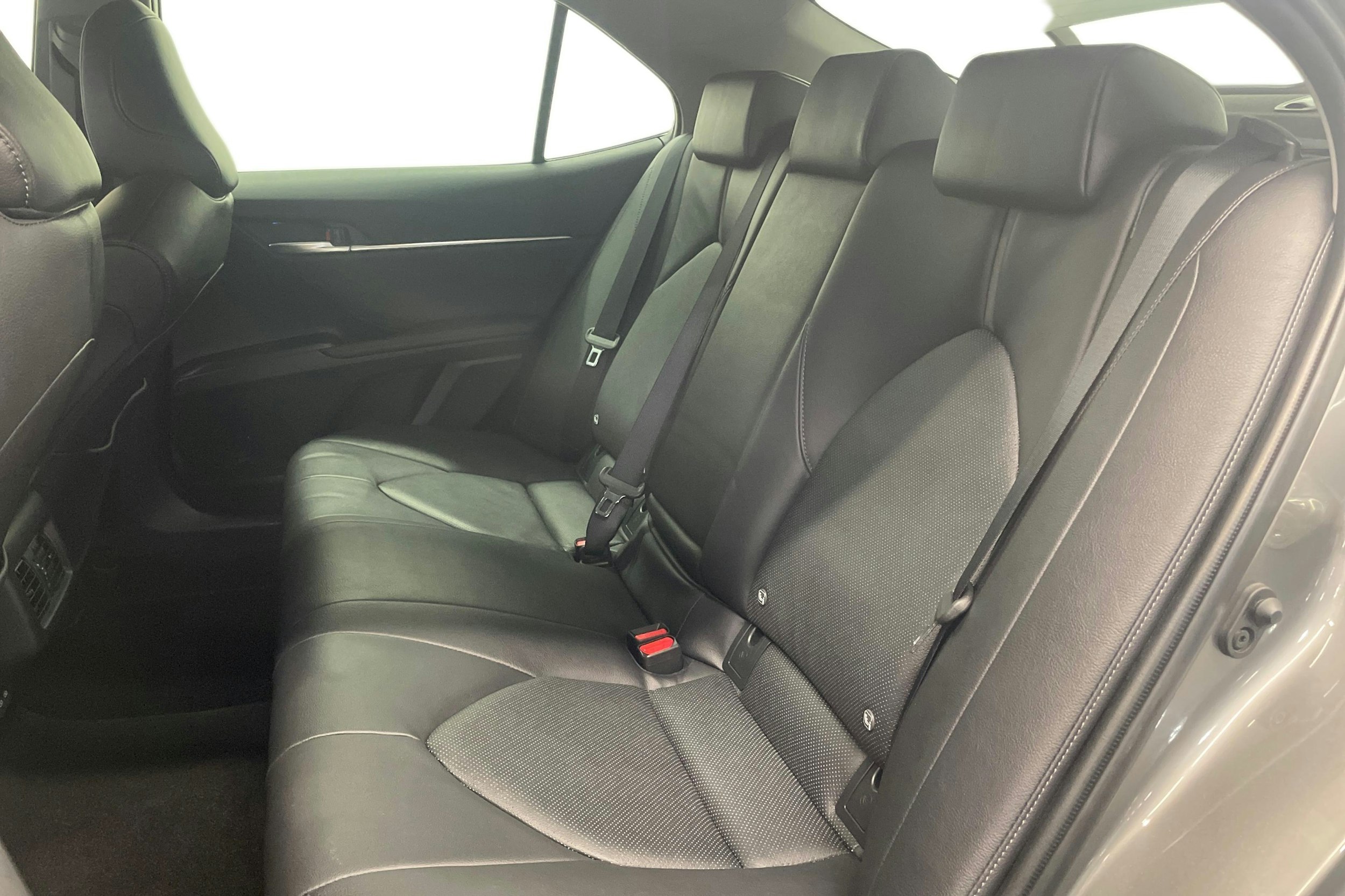 harmaa Toyota Camry 2024 kuva 10.