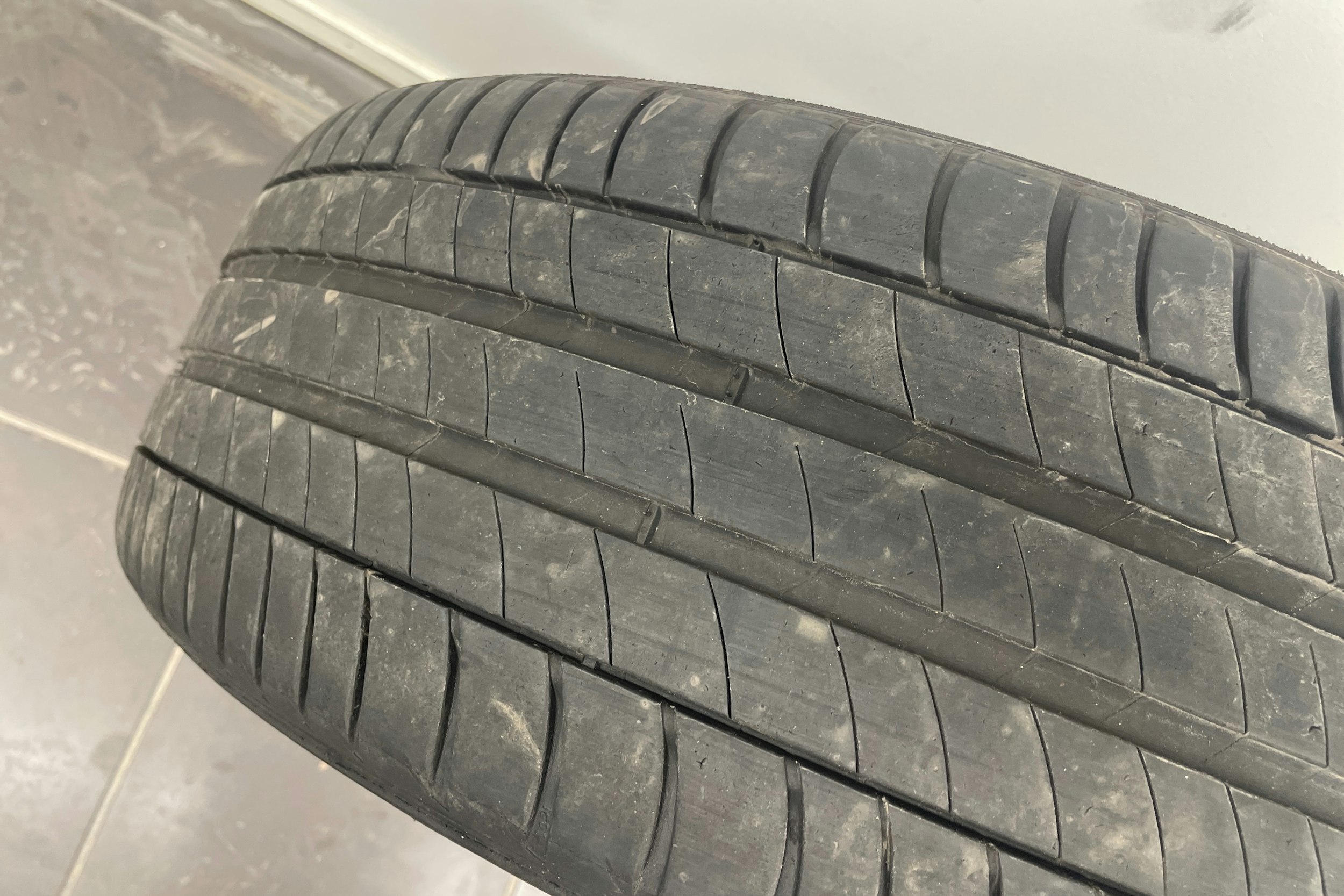 harmaa Toyota Camry 2024 kuva 14.