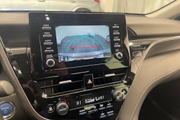 harmaa Toyota Camry 2024 kuva 23.