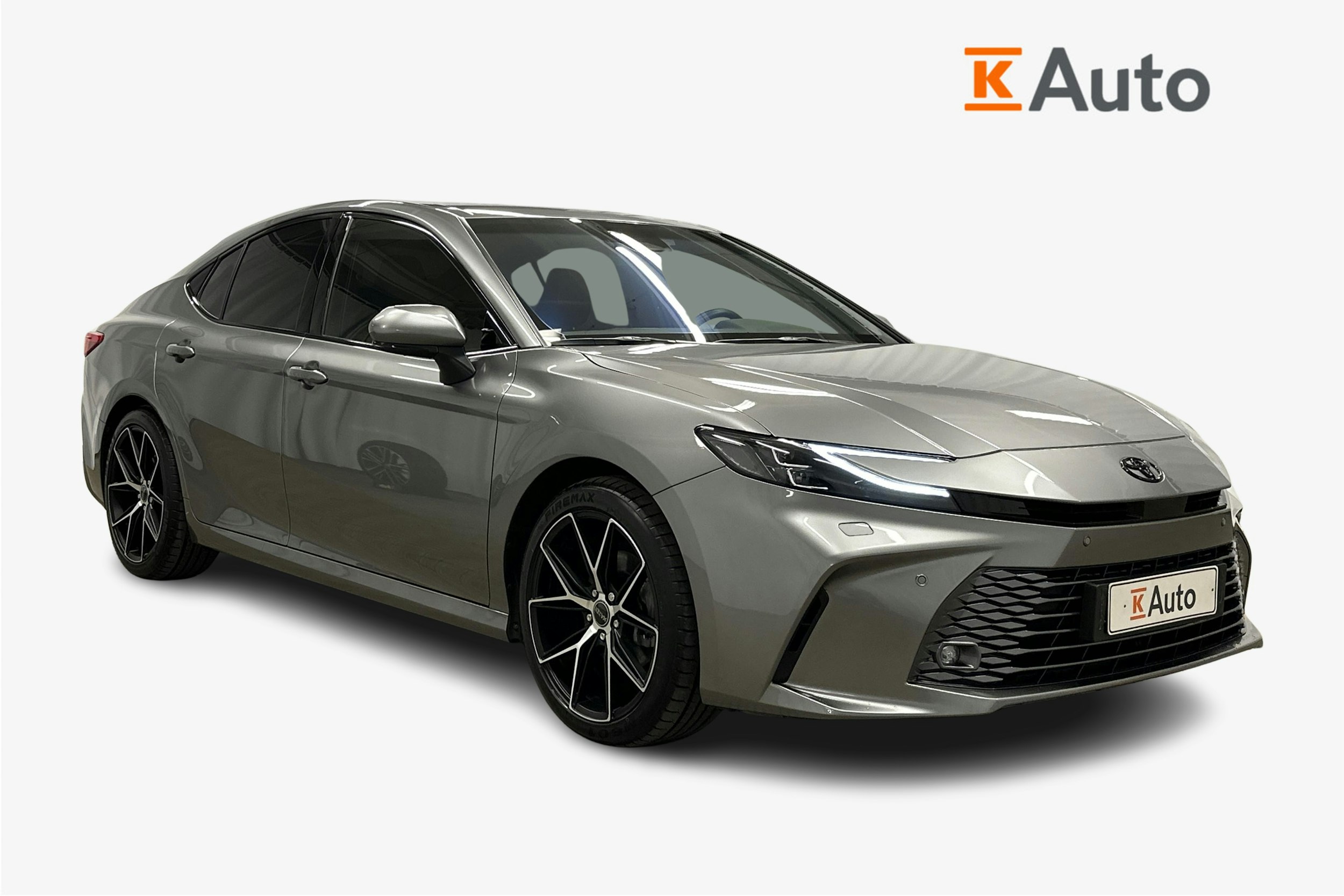 harmaa Toyota Camry 2025 kuva 1.