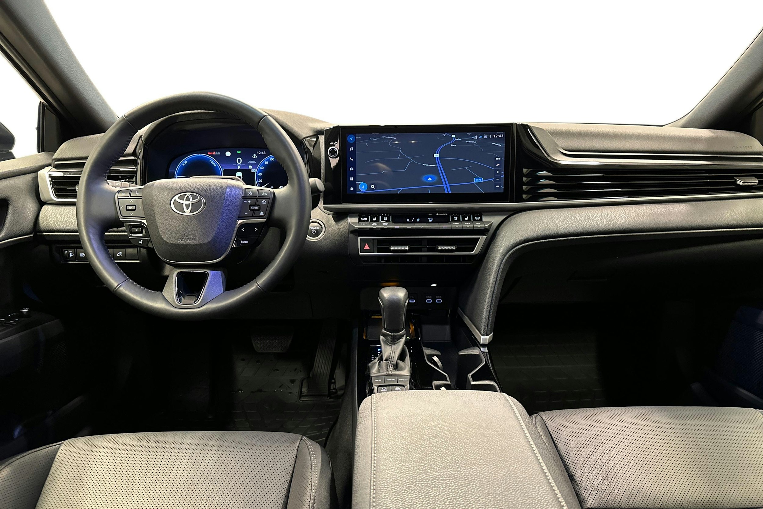 harmaa Toyota Camry 2025 kuva 9.