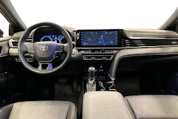 harmaa Toyota Camry 2025 kuva 9.