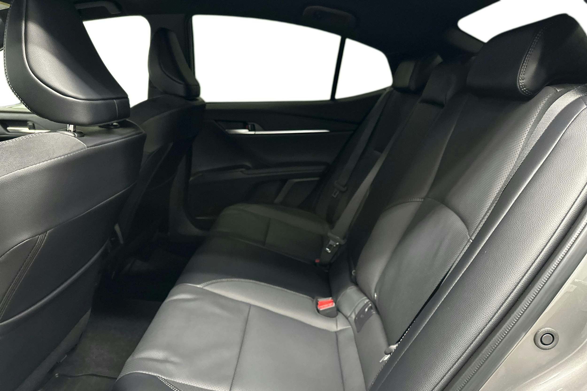 harmaa Toyota Camry 2025 kuva 10.