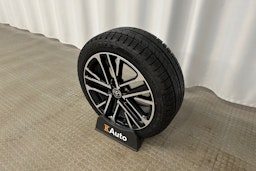 harmaa Toyota Camry 2025 kuva 13.