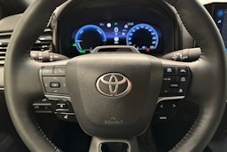 harmaa Toyota Camry 2025 kuva 14.