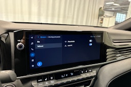 harmaa Toyota Camry 2025 kuva 20.