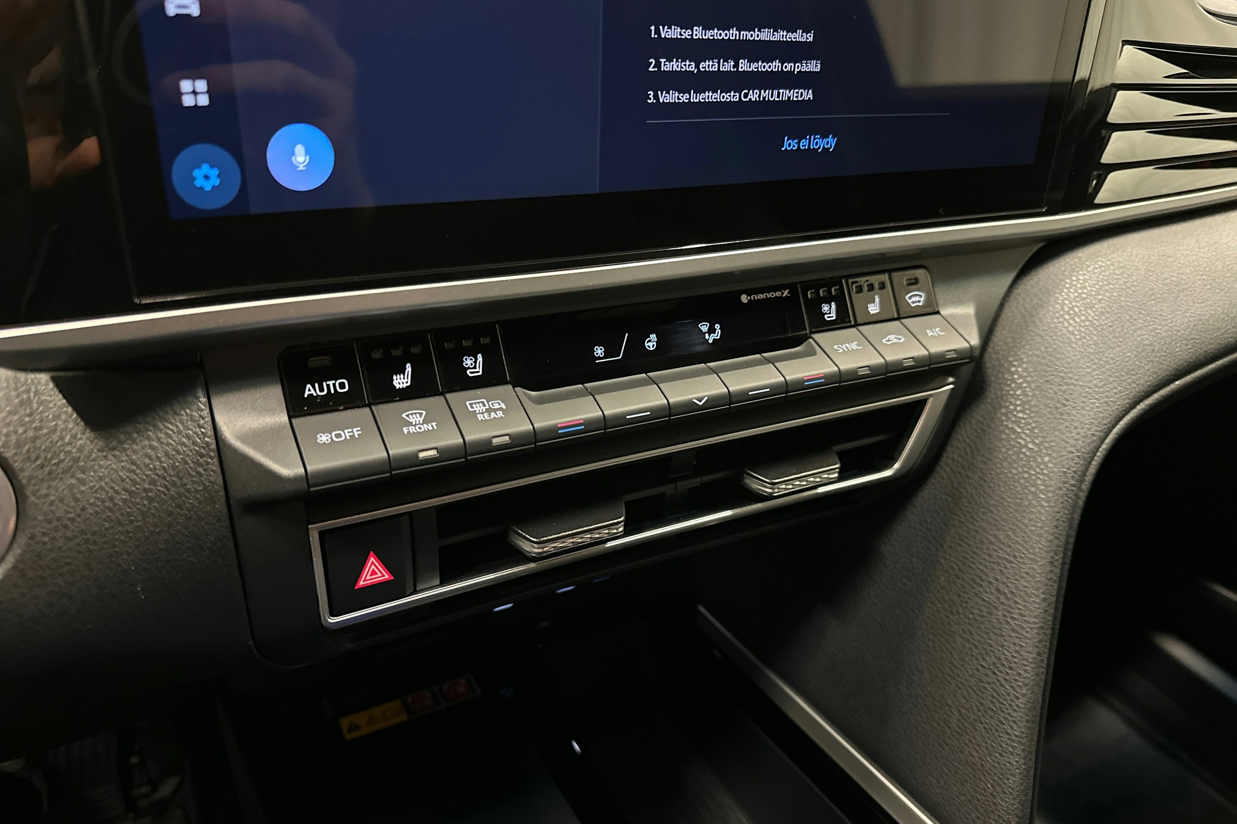 harmaa Toyota Camry 2025 kuva 22.
