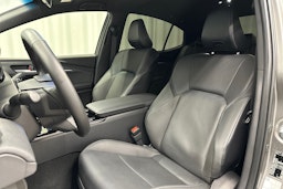harmaa Toyota Camry 2025 kuva 25.