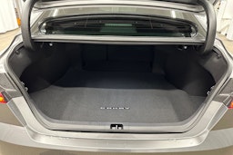 harmaa Toyota Camry 2025 kuva 28.