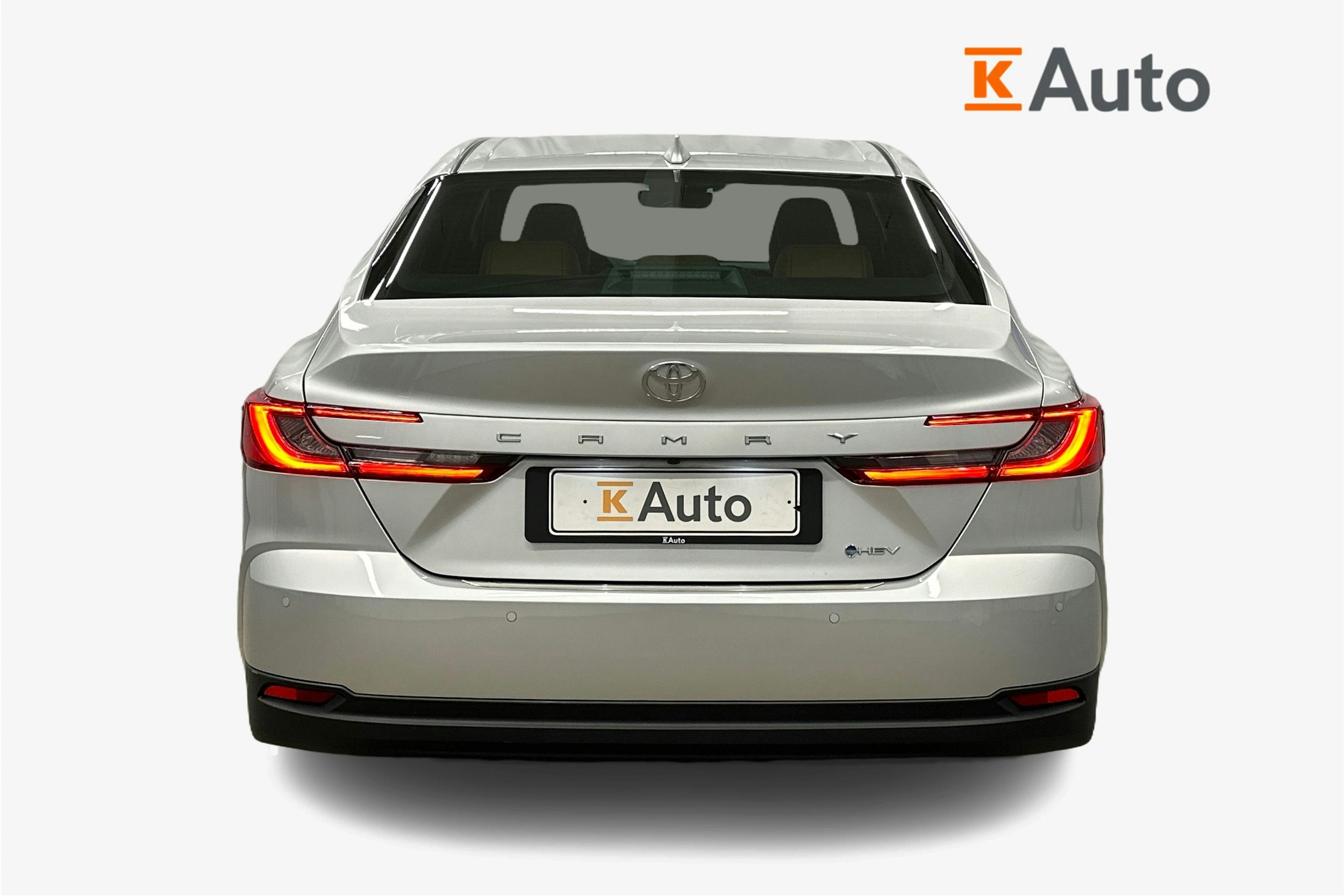 harmaa Toyota Camry 2025 kuva 3.