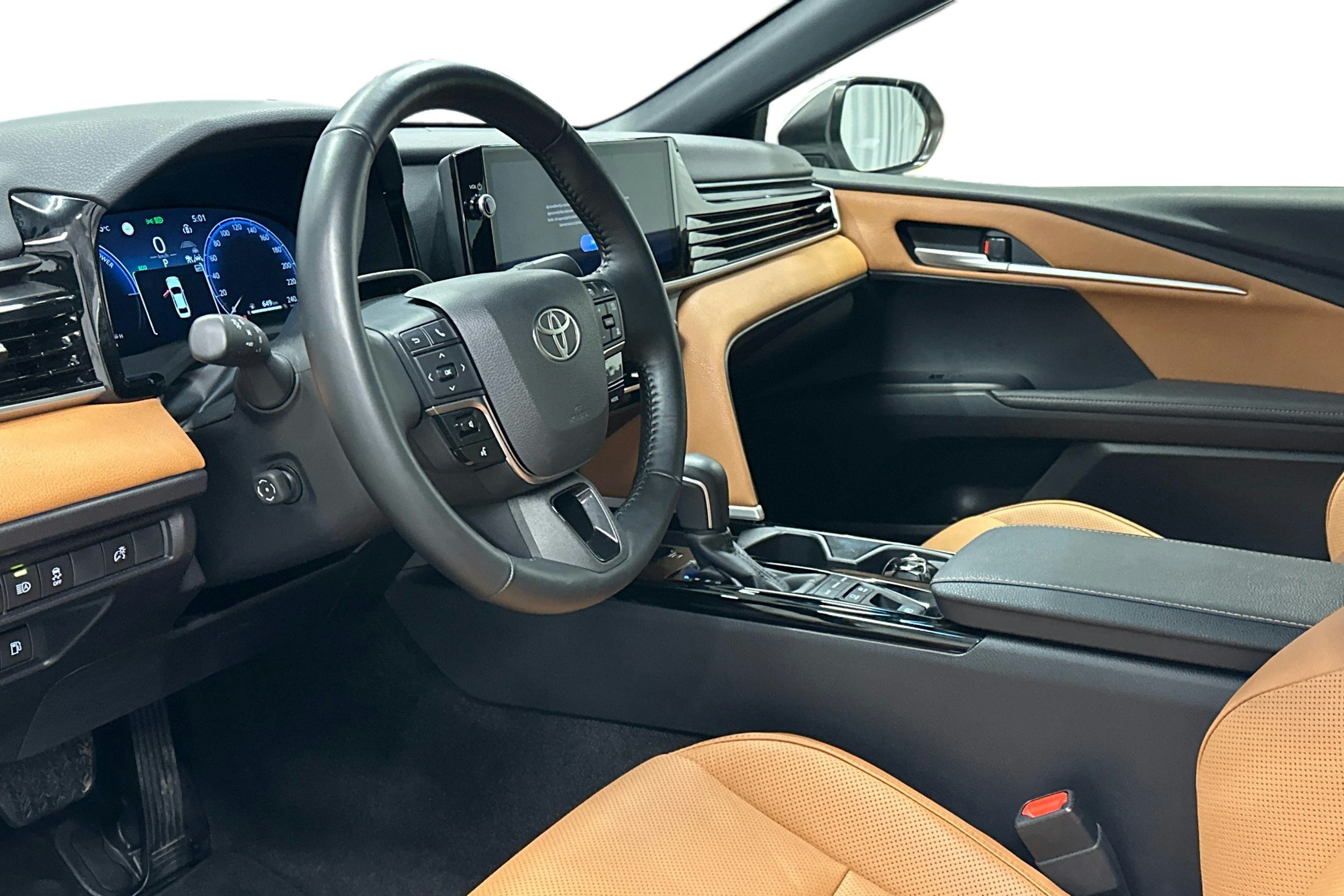 harmaa Toyota Camry 2025 kuva 7.