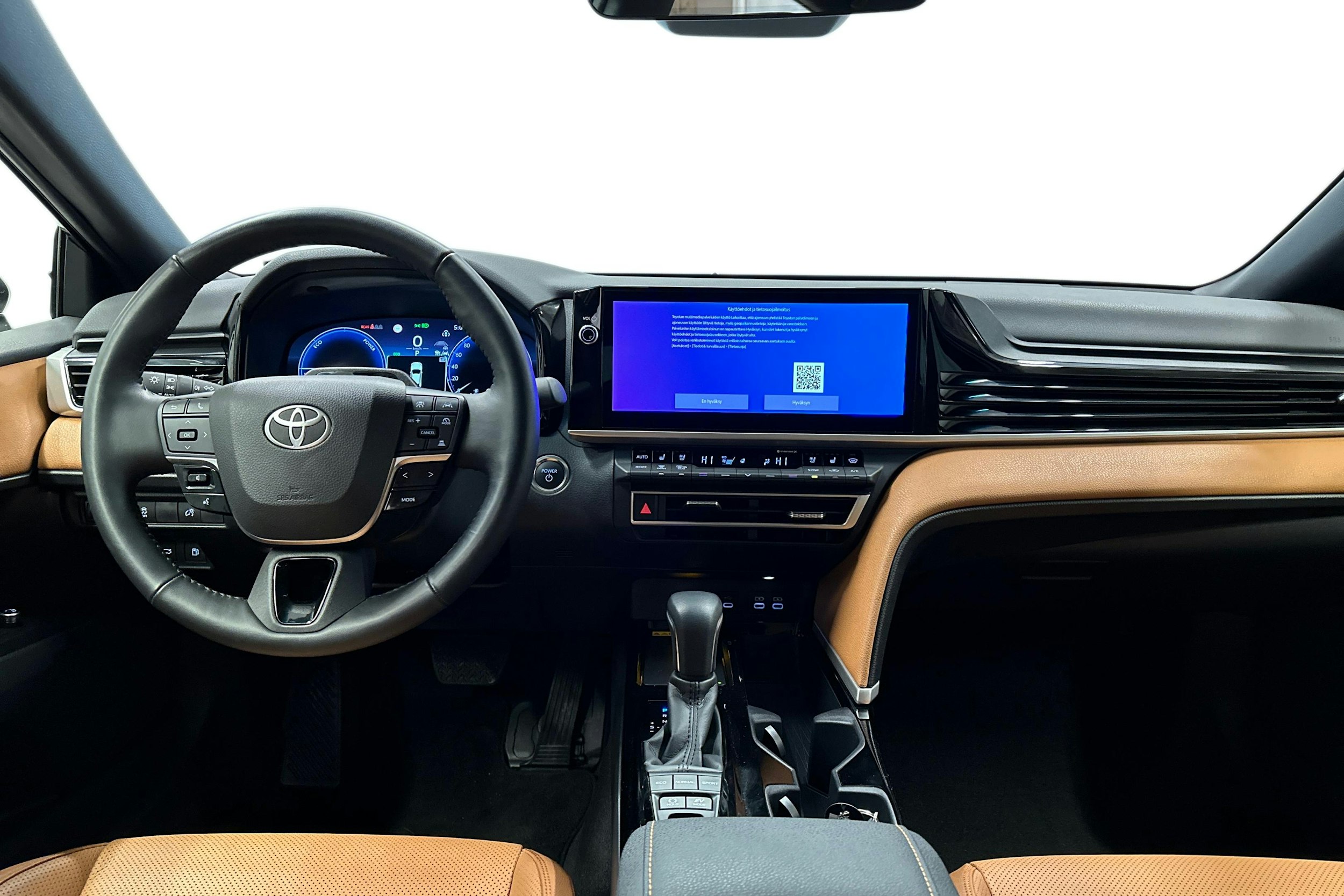 harmaa Toyota Camry 2025 kuva 9.