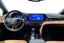 harmaa Toyota Camry 2025 kuva 9.