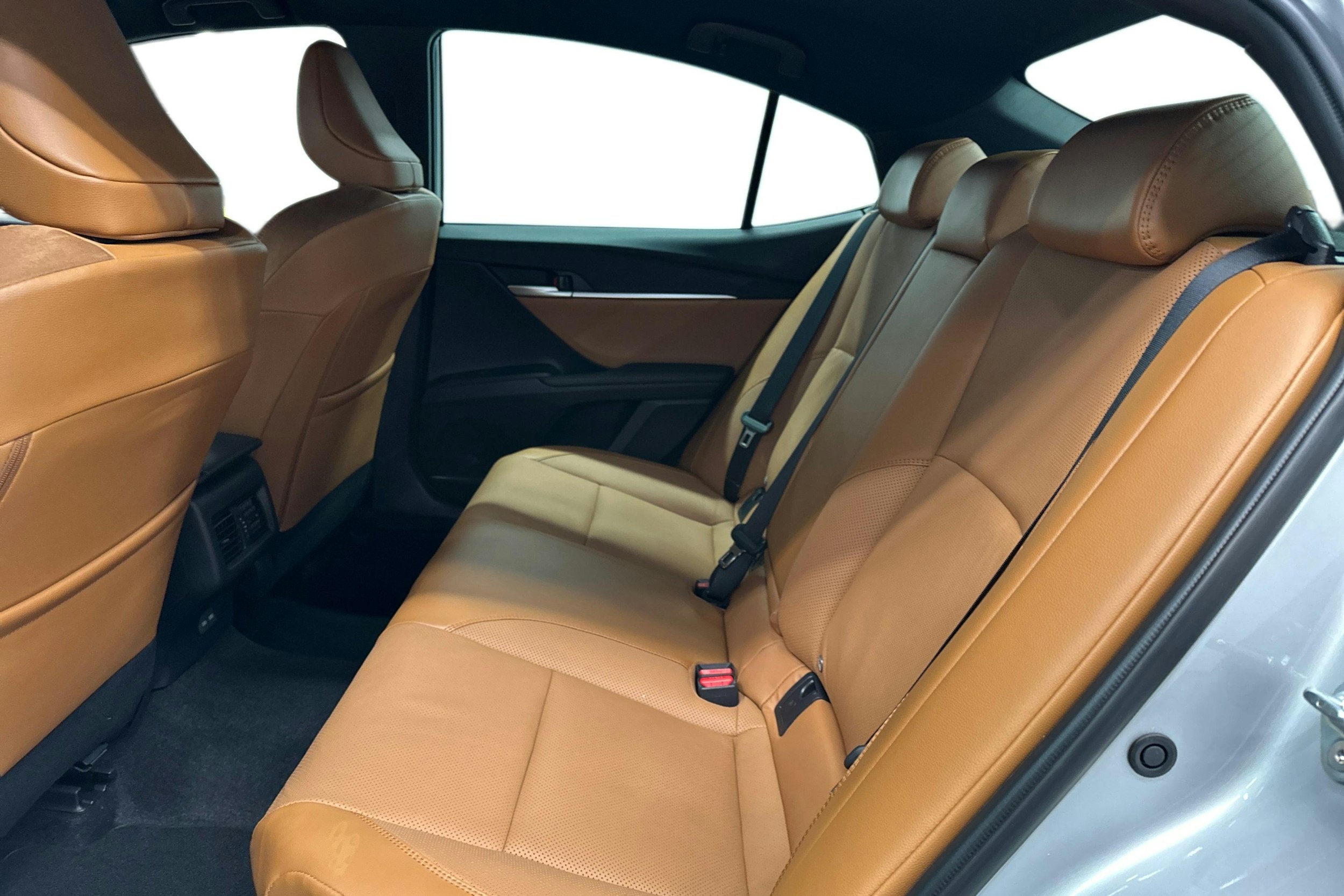 harmaa Toyota Camry 2025 kuva 10.