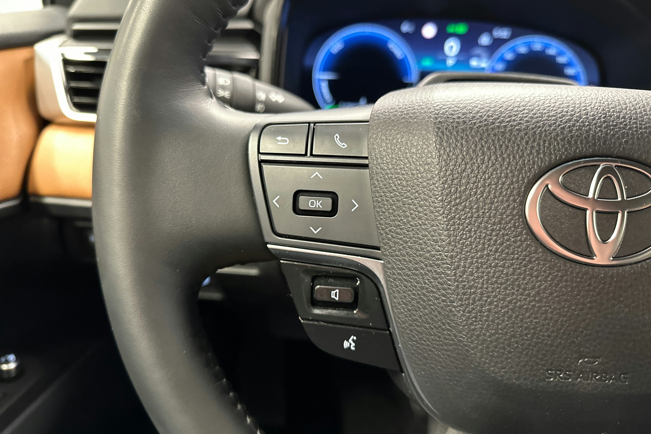 harmaa Toyota Camry 2025 kuva 14.