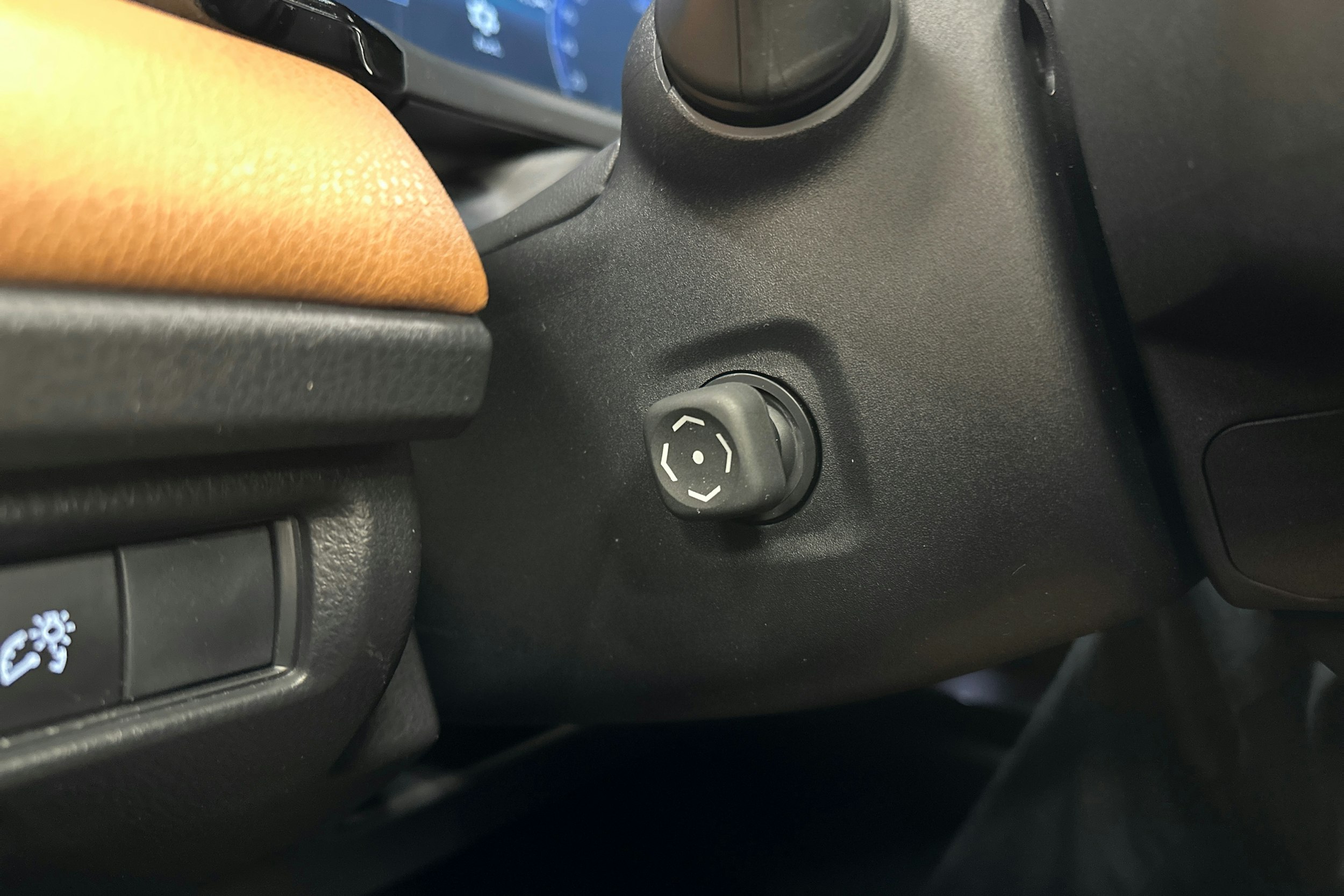 harmaa Toyota Camry 2025 kuva 16.