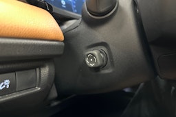 harmaa Toyota Camry 2025 kuva 16.