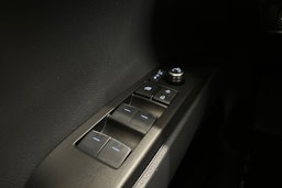 harmaa Toyota Camry 2025 kuva 19.