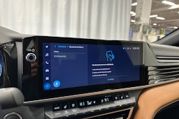 harmaa Toyota Camry 2025 kuva 22.