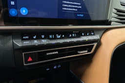 harmaa Toyota Camry 2025 kuva 23.