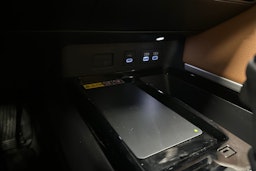 harmaa Toyota Camry 2025 kuva 24.