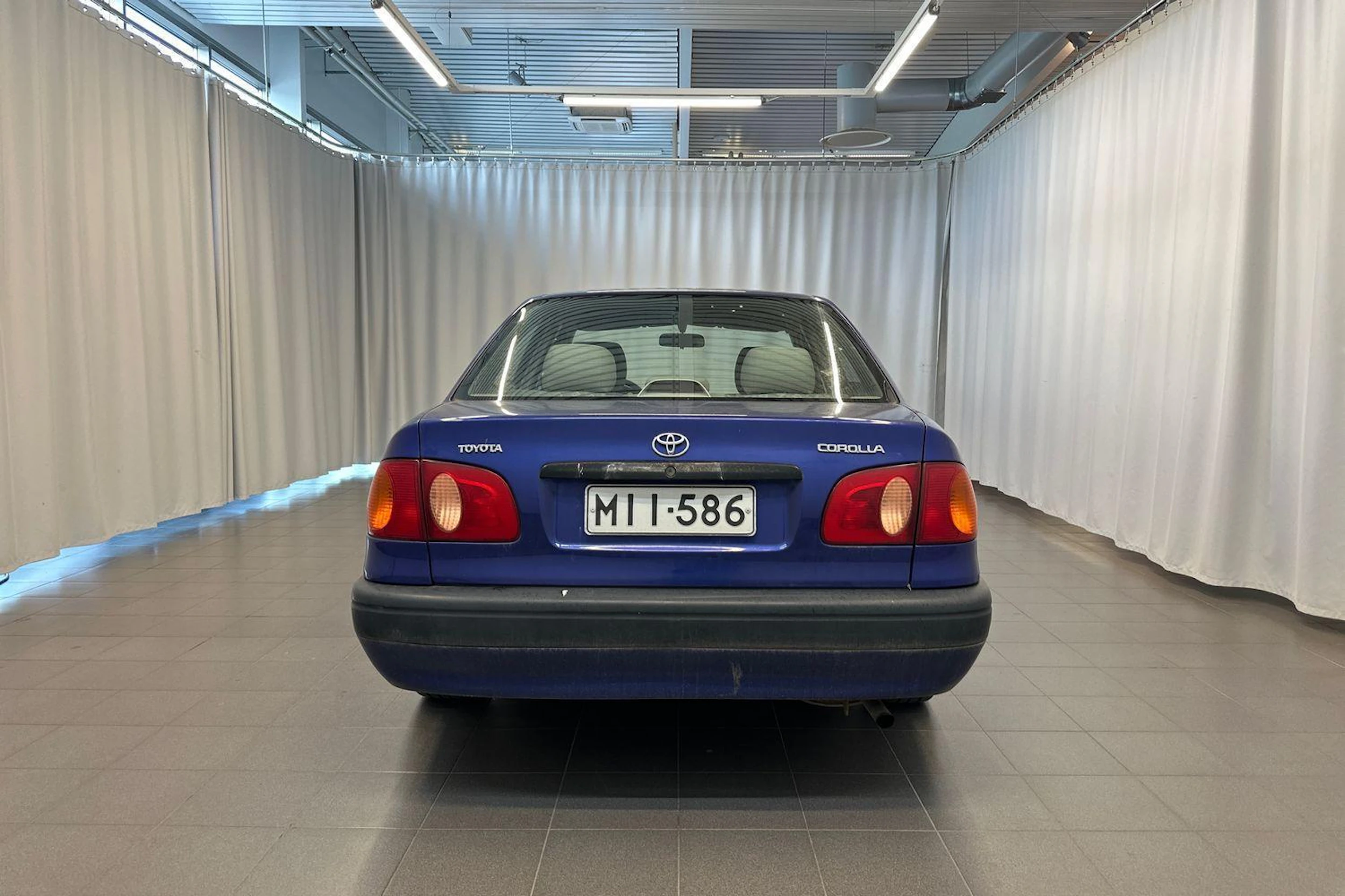 sininen Toyota Corolla 1998 kuva 6.