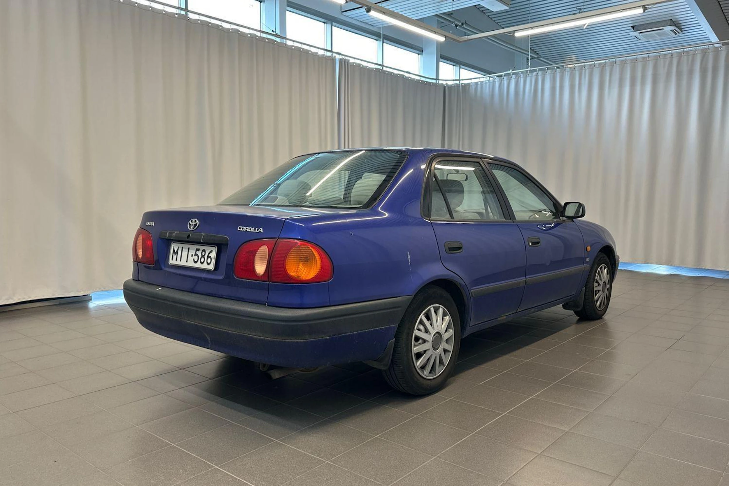 sininen Toyota Corolla 1998 kuva 7.