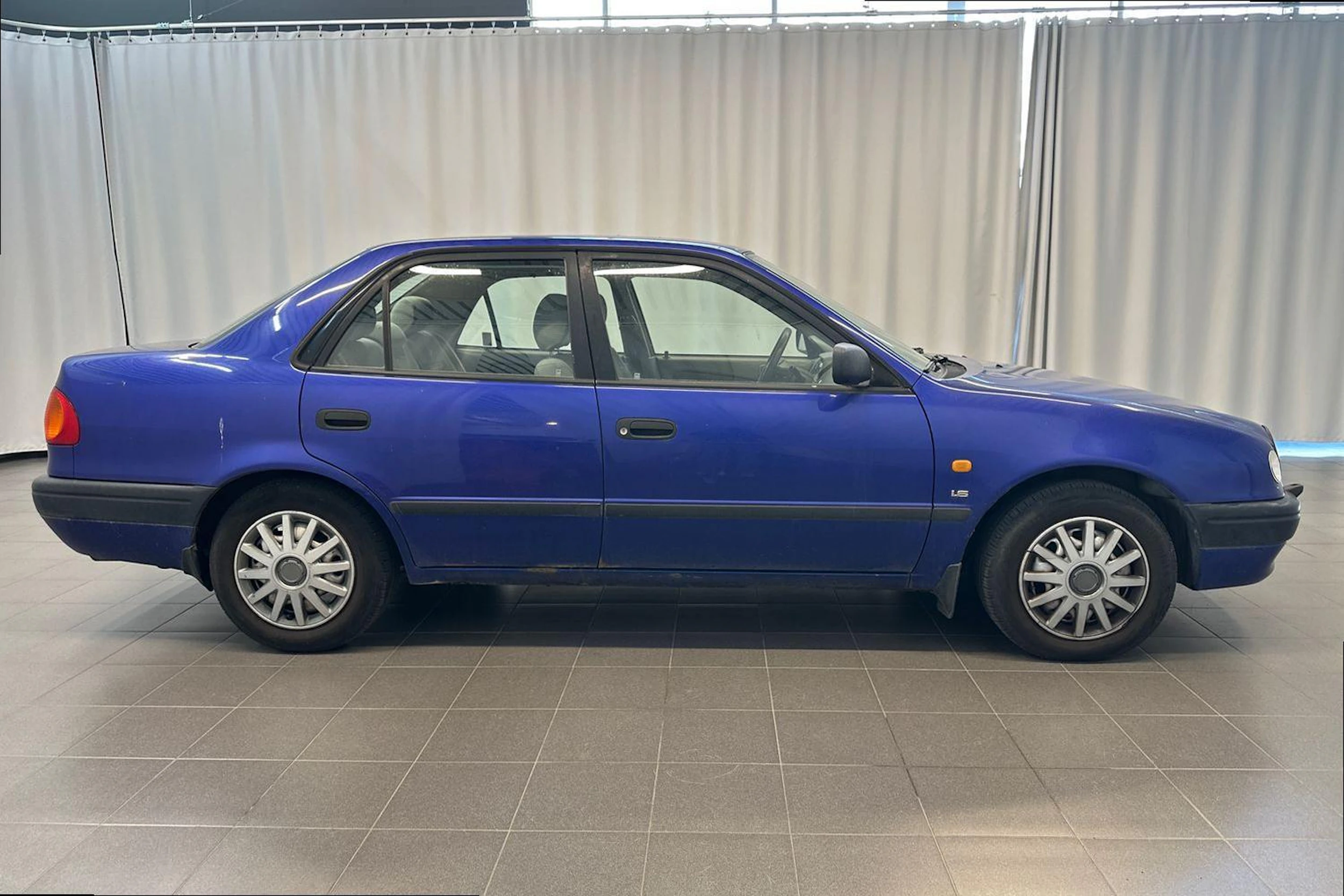 sininen Toyota Corolla 1998 kuva 8.