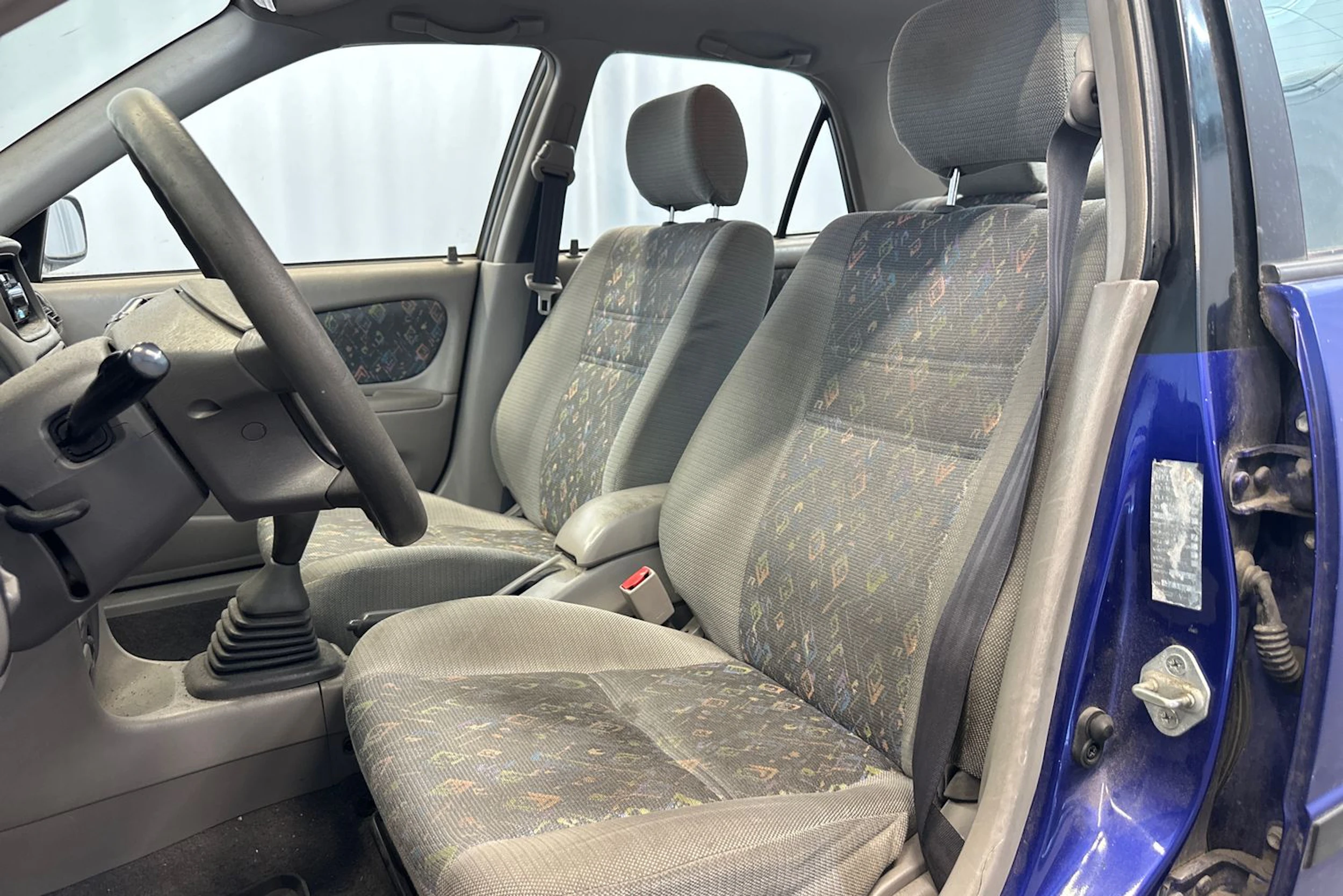 sininen Toyota Corolla 1998 kuva 10.