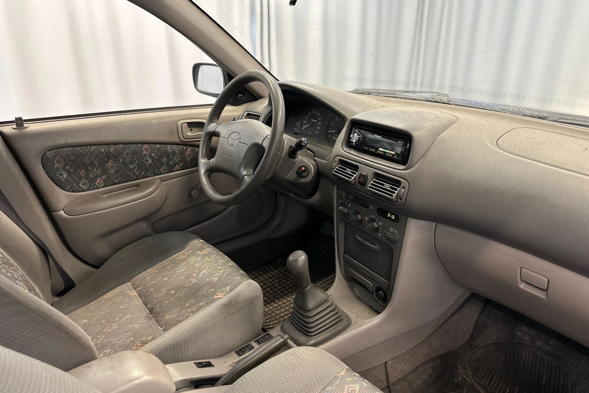 sininen Toyota Corolla 1998 kuva 15.