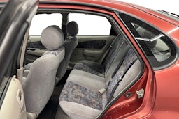 punainen Toyota Corolla 1998 kuva 8.