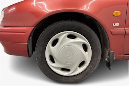 punainen Toyota Corolla 1998 kuva 9.