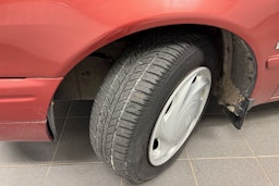 punainen Toyota Corolla 1998 kuva 10.