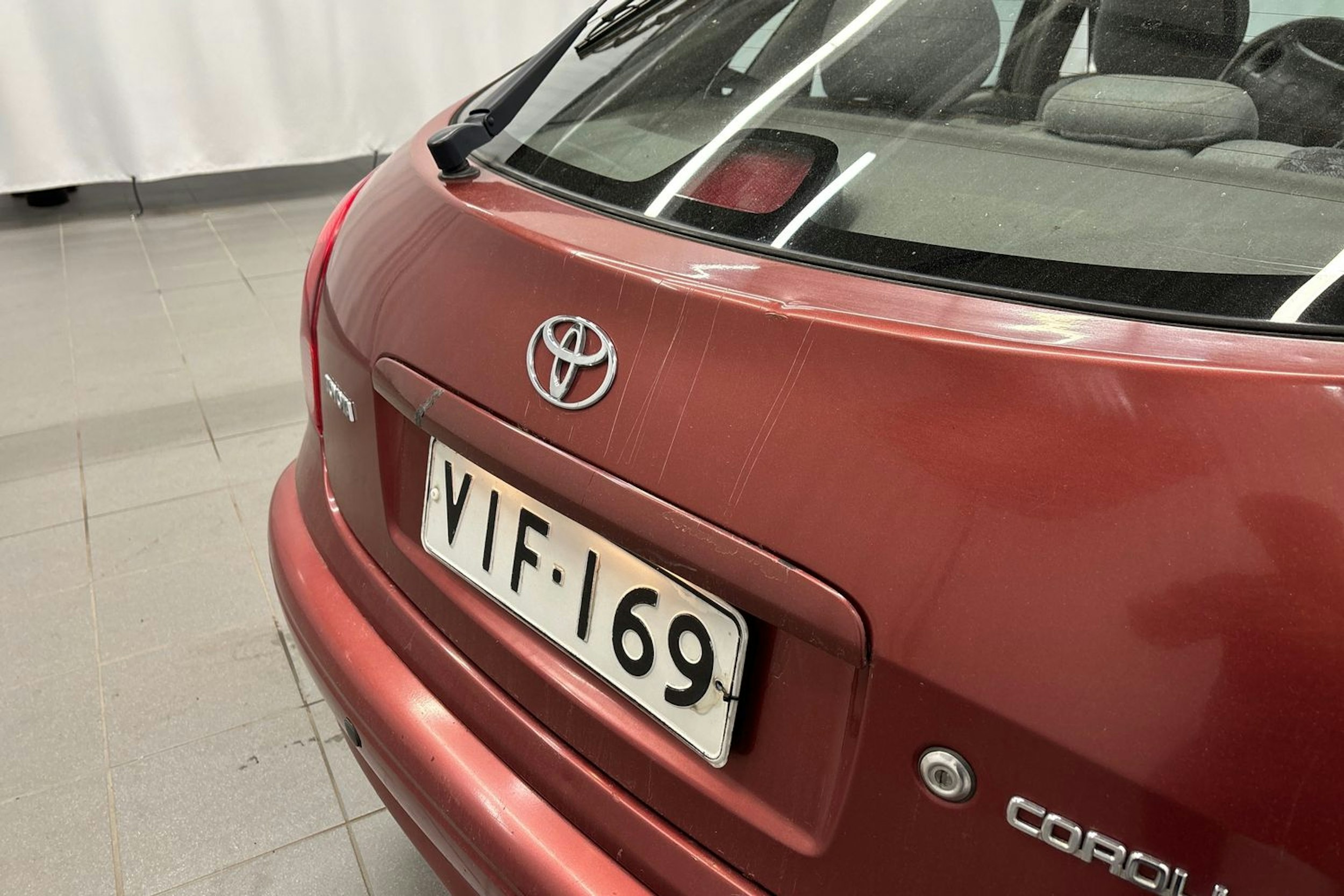 punainen Toyota Corolla 1998 kuva 13.