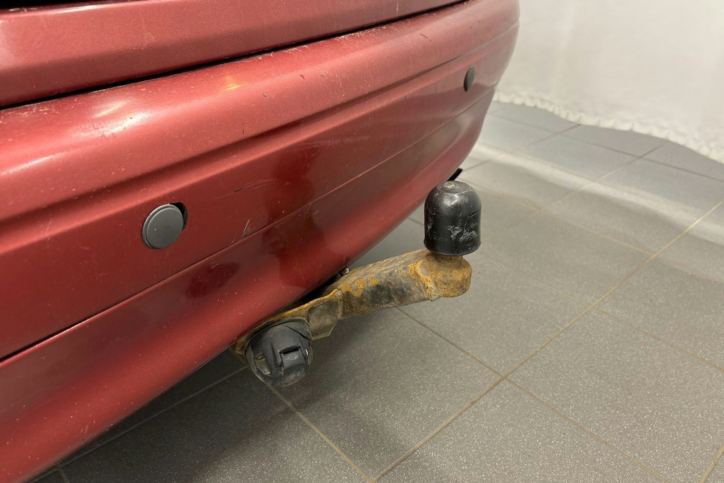 punainen Toyota Corolla 1998 kuva 14.