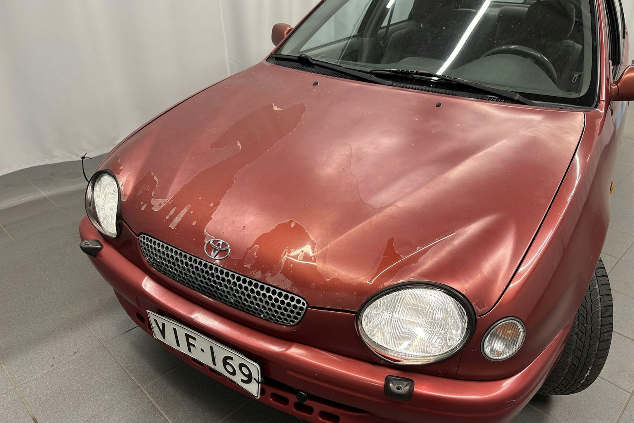 punainen Toyota Corolla 1998 kuva 16.