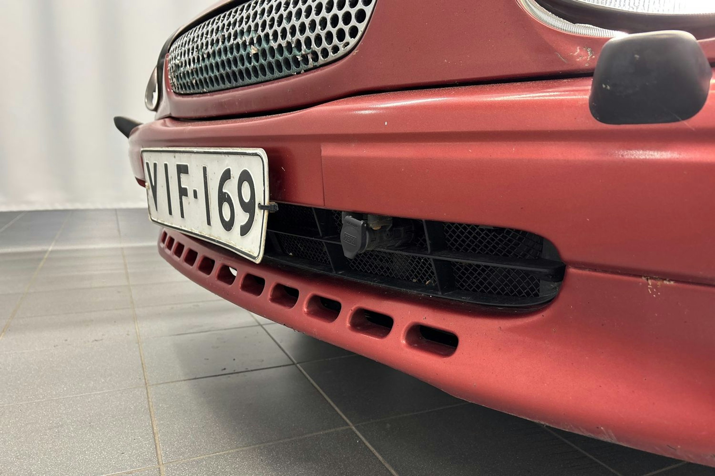 punainen Toyota Corolla 1998 kuva 17.