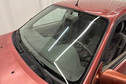 punainen Toyota Corolla 1998 kuva 18.