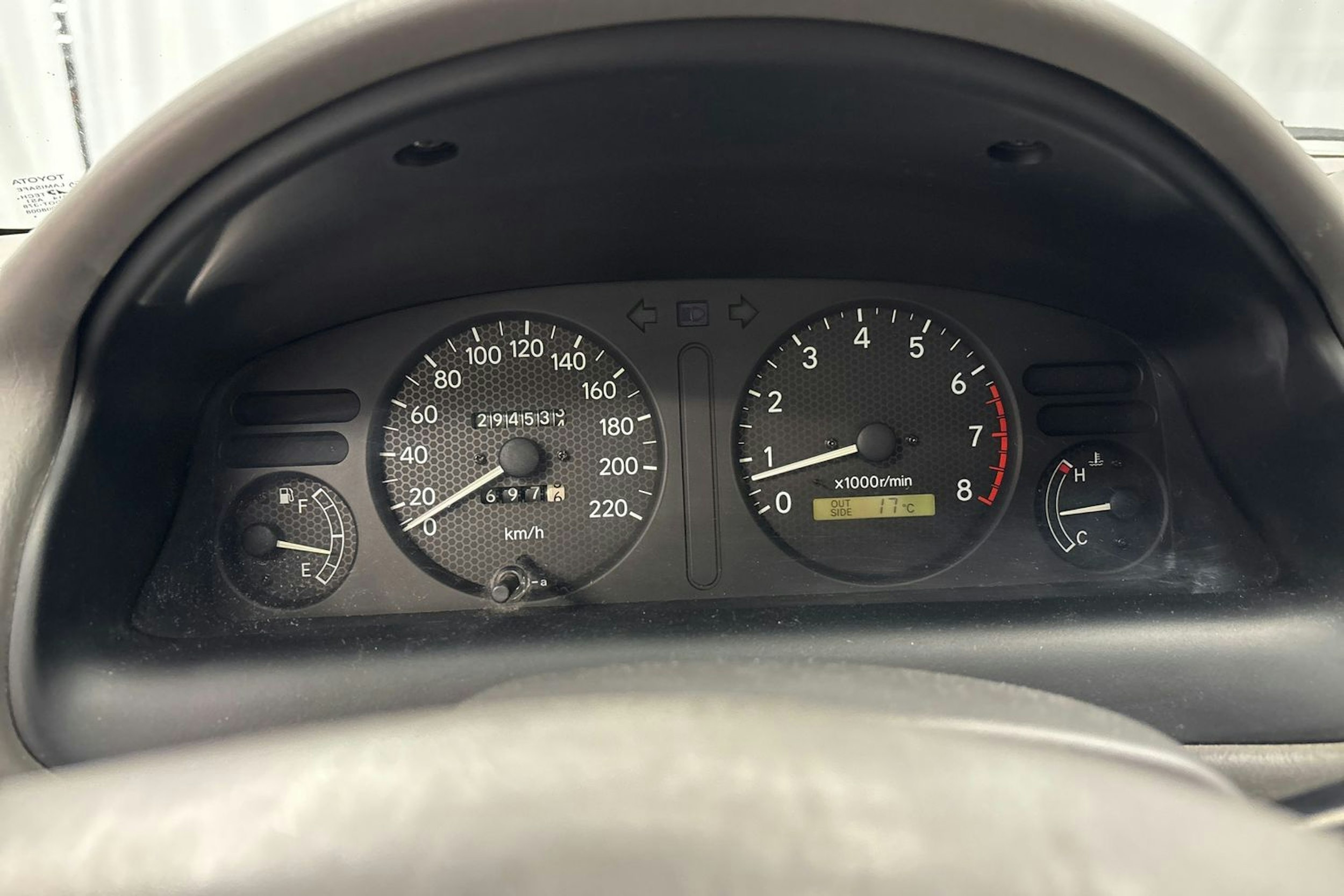 punainen Toyota Corolla 1998 kuva 23.