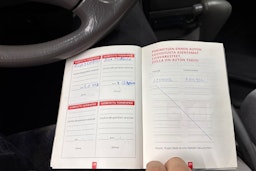 punainen Toyota Corolla 1998 kuva 32.